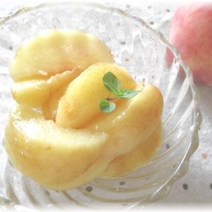 冷たくて甘くてシャリシャリ冷凍の桃は夏のおもてなしにもピッタリです～（＾ｃ＾））　　足の早い桃の保存にももってこいですね☆　　ホッペが落ちたかも・・＾＾*